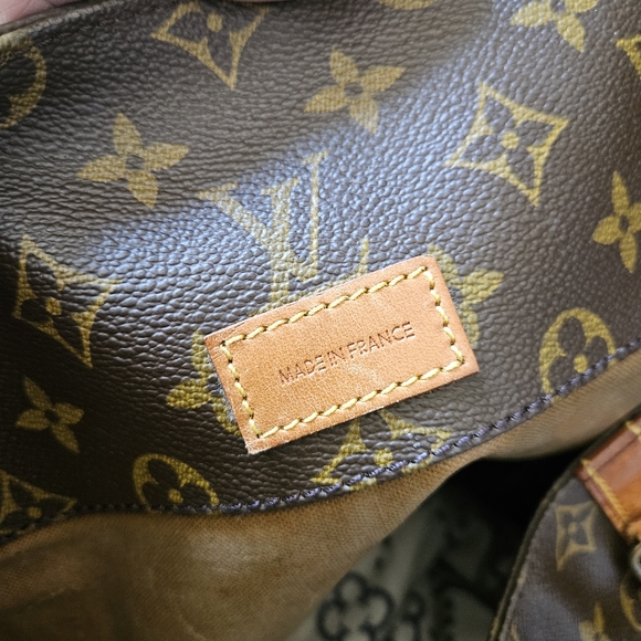 LV SHOPPING TOTE WITH RED AUTHENTIC BAG TAG (key chain not LV) - Picture 9 of 16